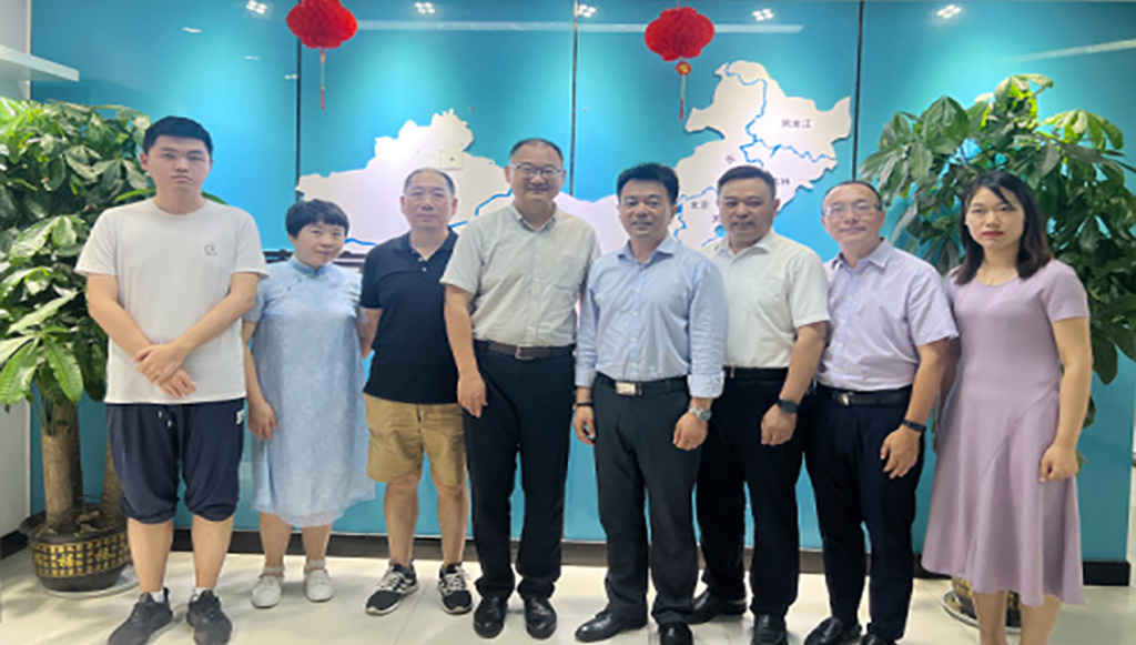 Leaders and faculty from Nanjing Jinling Institute of Technology visited for in-depth talks with our chairman, Hu Ying